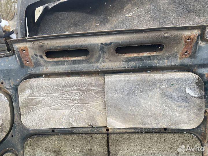 Капот иж ода фабула