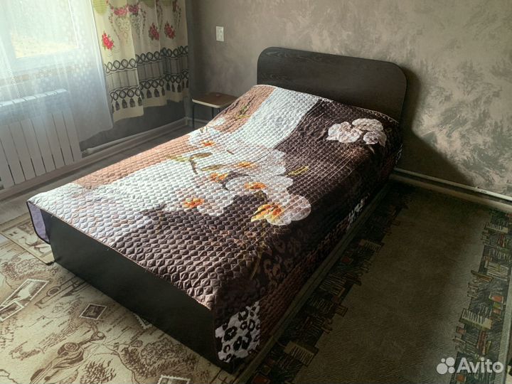 Кровать с матрасом