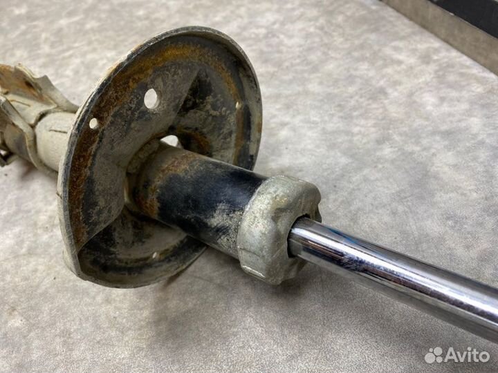 Амортизатор передний правый Opel Corsa D 1.0