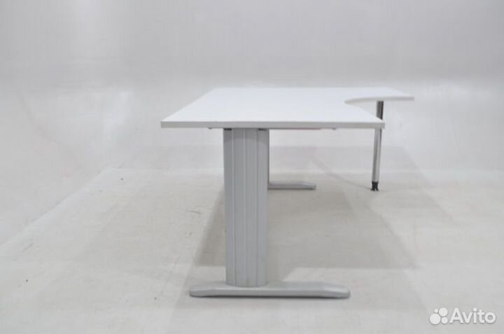 Стол офисный угловой