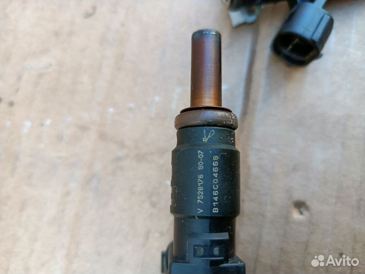 Форсунка топливная Peugeot 308 2011 EP6