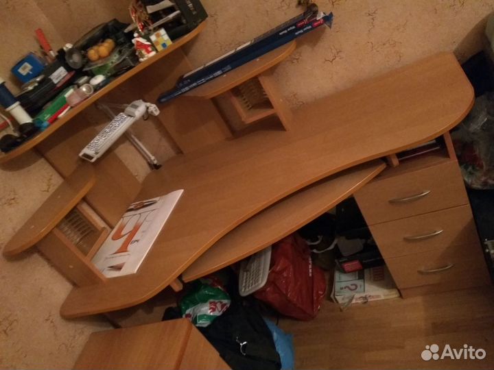 Компьютерный стол с тумбой