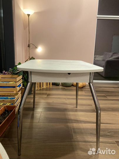 Кухонный стол