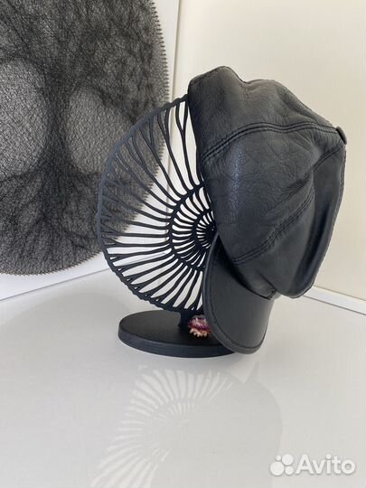 Кепка кожаная женская