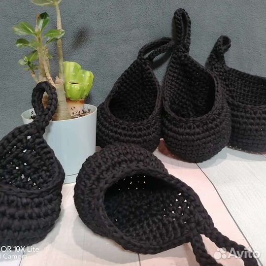 Вязанаяподвеснаякорзинка 