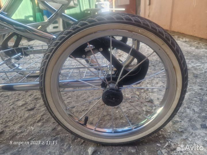 Прогулочная коляска