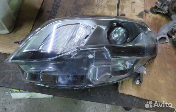 Peugeot traveller фара левая