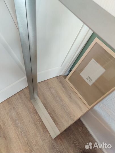 Зеркало настенное в металлической раме