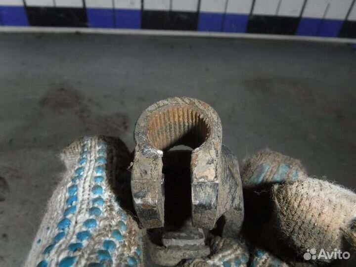 Рулевой карданчик Mitsubishi Pajero 3 6G74 2001