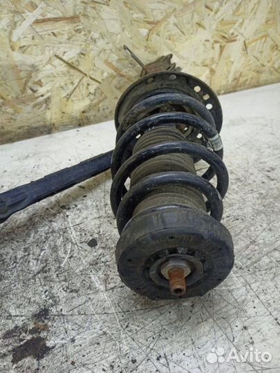 Стойка подвески передняя правая Opel Astra J