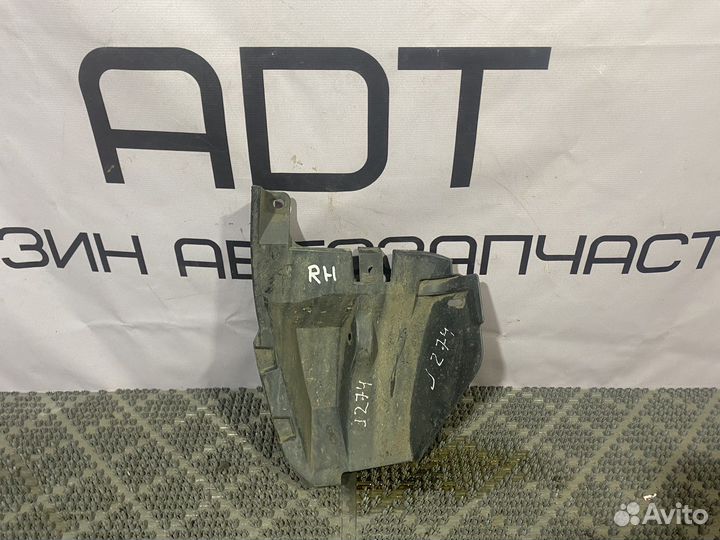 Подкрылок заднего бампера правый Toyota Auris E150