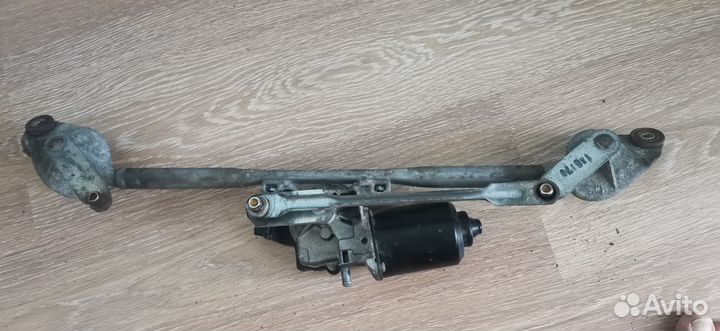 Продам моторчик трапеции дворников Avensis II