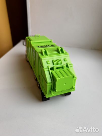 Мусоровоз игрушка