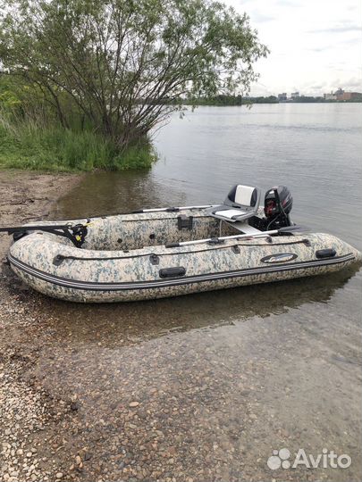 Лодка с мотором