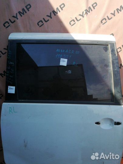 Стекло двери заднее правое Toyota Noah AZR60