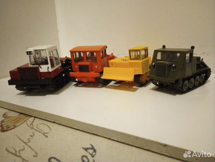 Модели гусеничных тракторов М 1/43