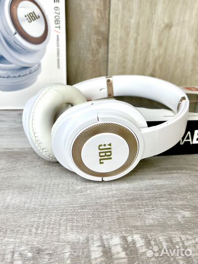 Наушники JBL Live 670
