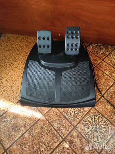 Игровой руль logitech momo racing