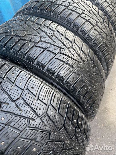 Roadstone Winguard WinSpike 215/55 R17