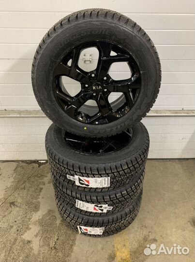 Kia Sportage Black Edition, Bridgestone 225/60 R17
