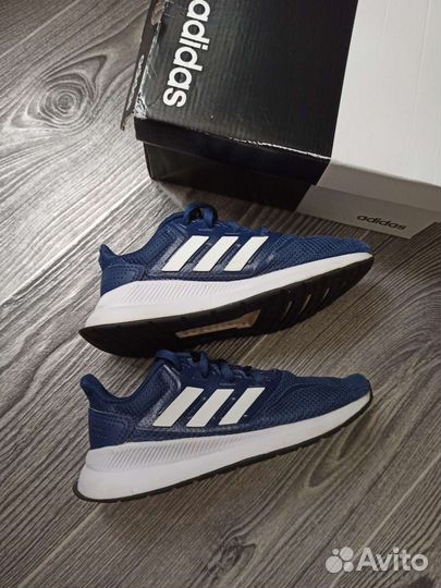 Кроссовки adidas