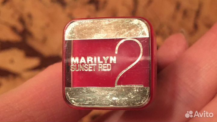 Max factor помада Marilyn Sunset red