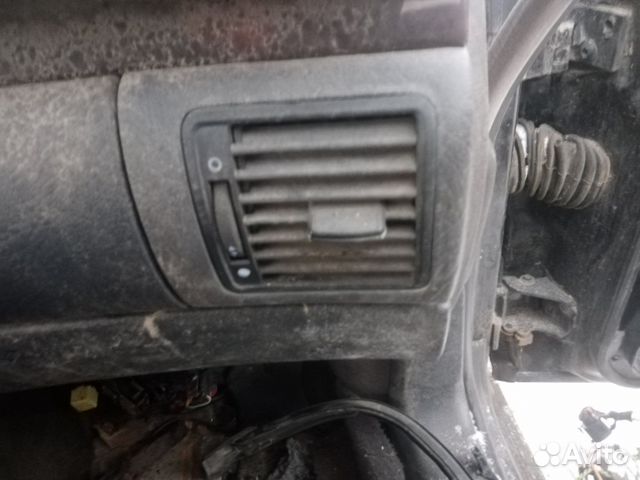 Дефлектор в торпедо Audi A8 D2