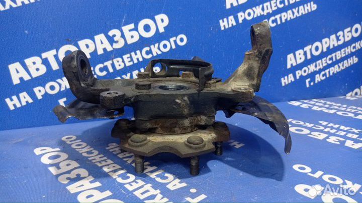 Передний правый поворотный кулак Mitsubishi Pajero