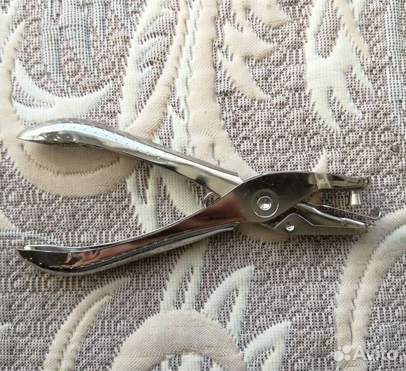 Дырокол металлический