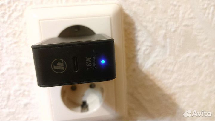 Зарядник для телефона 18w