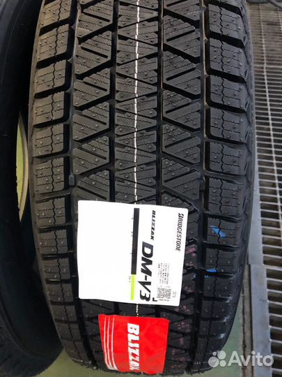 Bridgestone Blizzak DM-V3 275/50 R21 113T