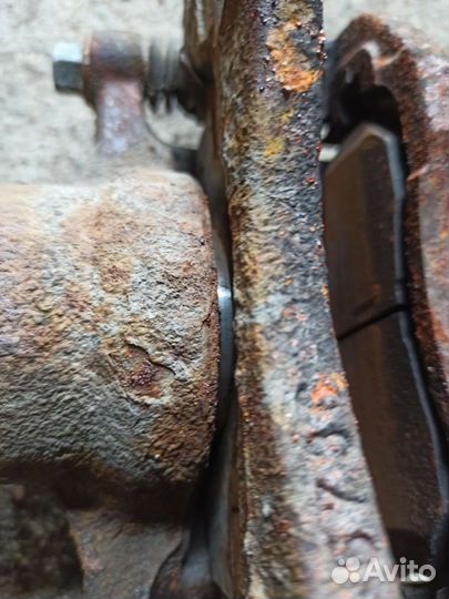 Суппорт передний Mitsubishi Lancer X 1.8 МКПП