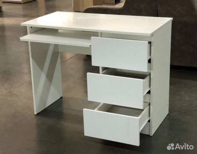 Письменный стол