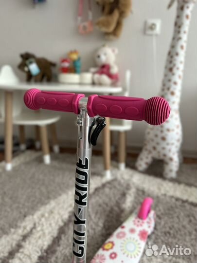 Самокат детский трехколесный для девочки