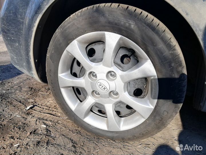 Колеса с колпаками и шинами Pirelli Cinturato P1