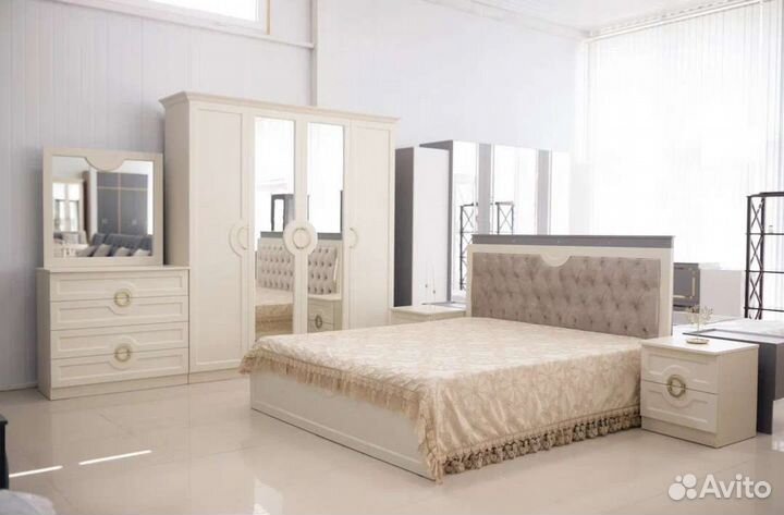 Спальный гарнитур, Мия