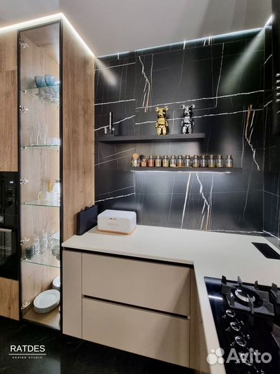 Кухня с каменной столешницей