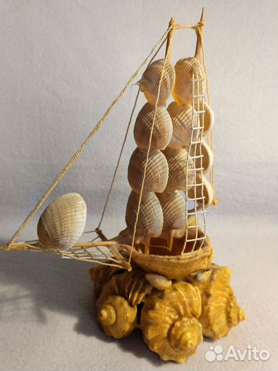 Корабль сувенирный, ракушки