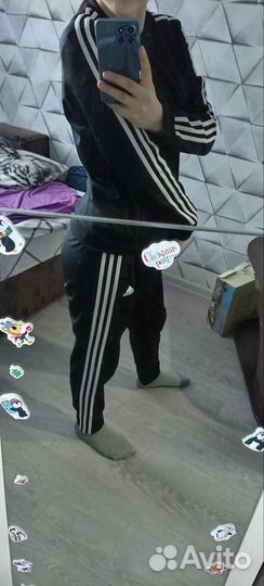 Продам оригинальный костюм adidas