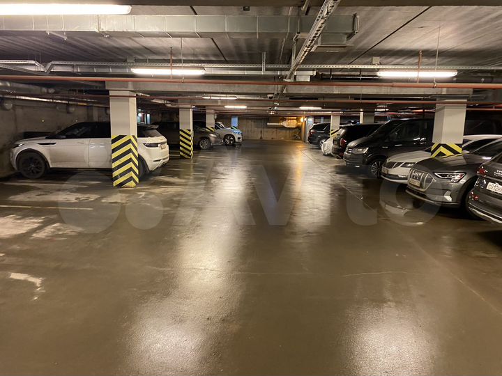 Машиноместо, 14 м²