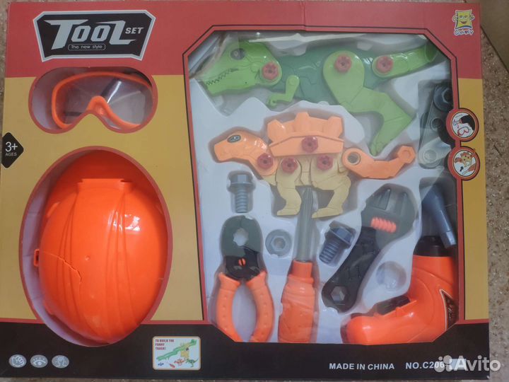 Набор инструментов и разборных динозавров