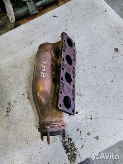 Коллектор выпускной левый audi a8 d2 AKG 4.2