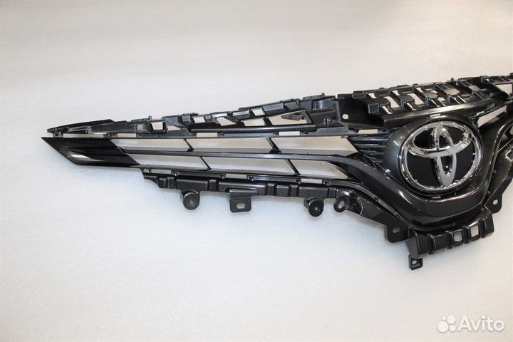 Camry 70 Оригинальная Решетка радиатора в сборе