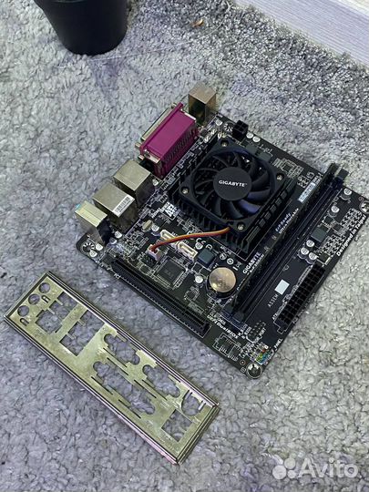 Gigabyte GA-E3000N - мат плата с процессором и озу