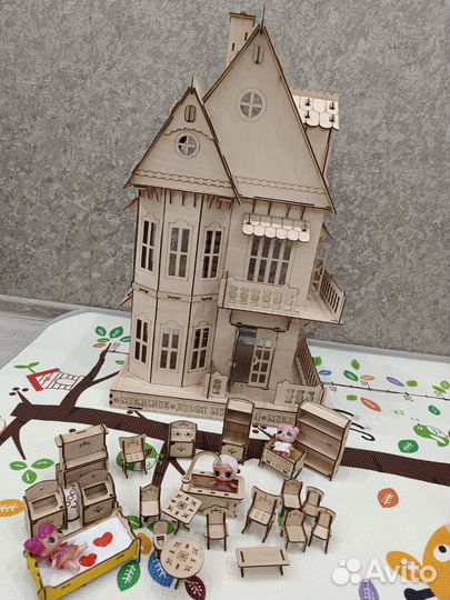 Кукольный домик с мебелью