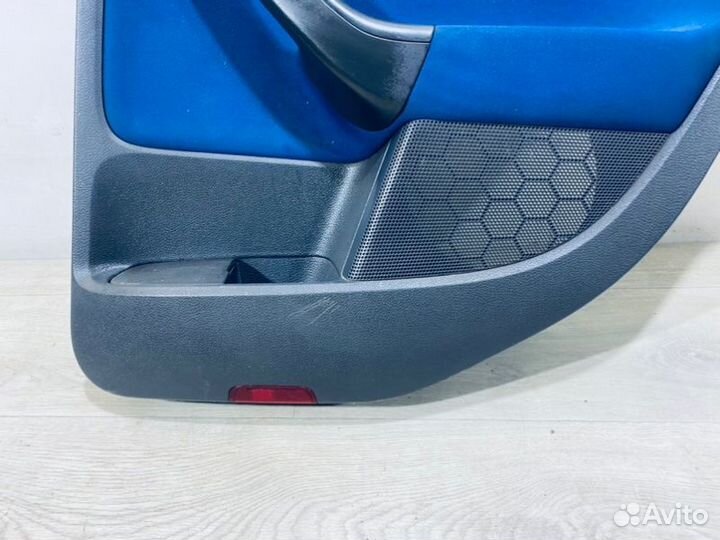 Обшивка двери задняя правая Volkswagen Golf V