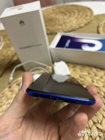 HUAWEI P Smart (2019), 3/32 ГБ