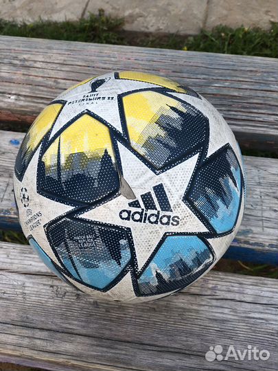 Футбольный мяч adidas