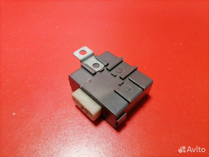 Реле антенны Mitsubishi Pajero V46W 4M40 1991-1999