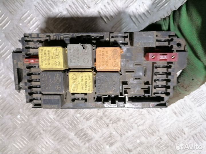 Блок предохранителей салонный C 203